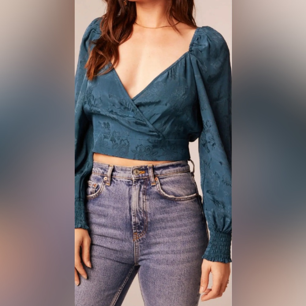 Band of the Free Camille Crossover Crop Top Green Size M NWT